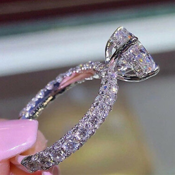 Jewelry - NEW 925 Sterling Silver Gorgeous 💎 Ring
